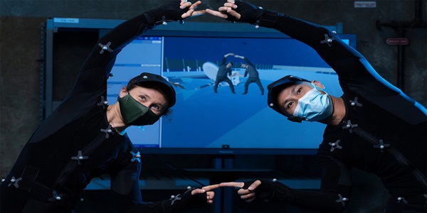 Two engineers, a man and a woman - test an immersive virtual environment.