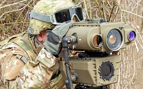 soldier looking thourgh viewfinder of lightweight laser designator rangefinder (lldr)